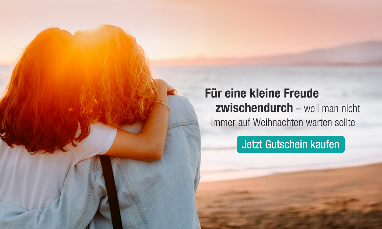 Miniaturbild, Zwei Menschen am Strand bei Sonnenuntergang, Reisegutschein